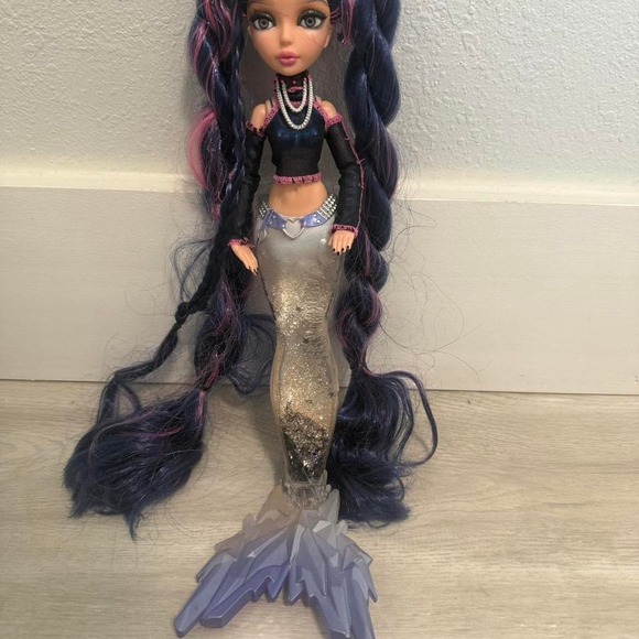 Rainbow High Shadow High Mermaid Doll Naida River 10 Inch - Picture 3 of 3